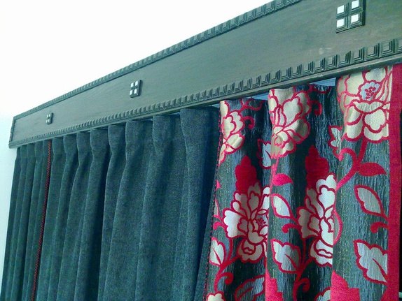 Curtain system detail
